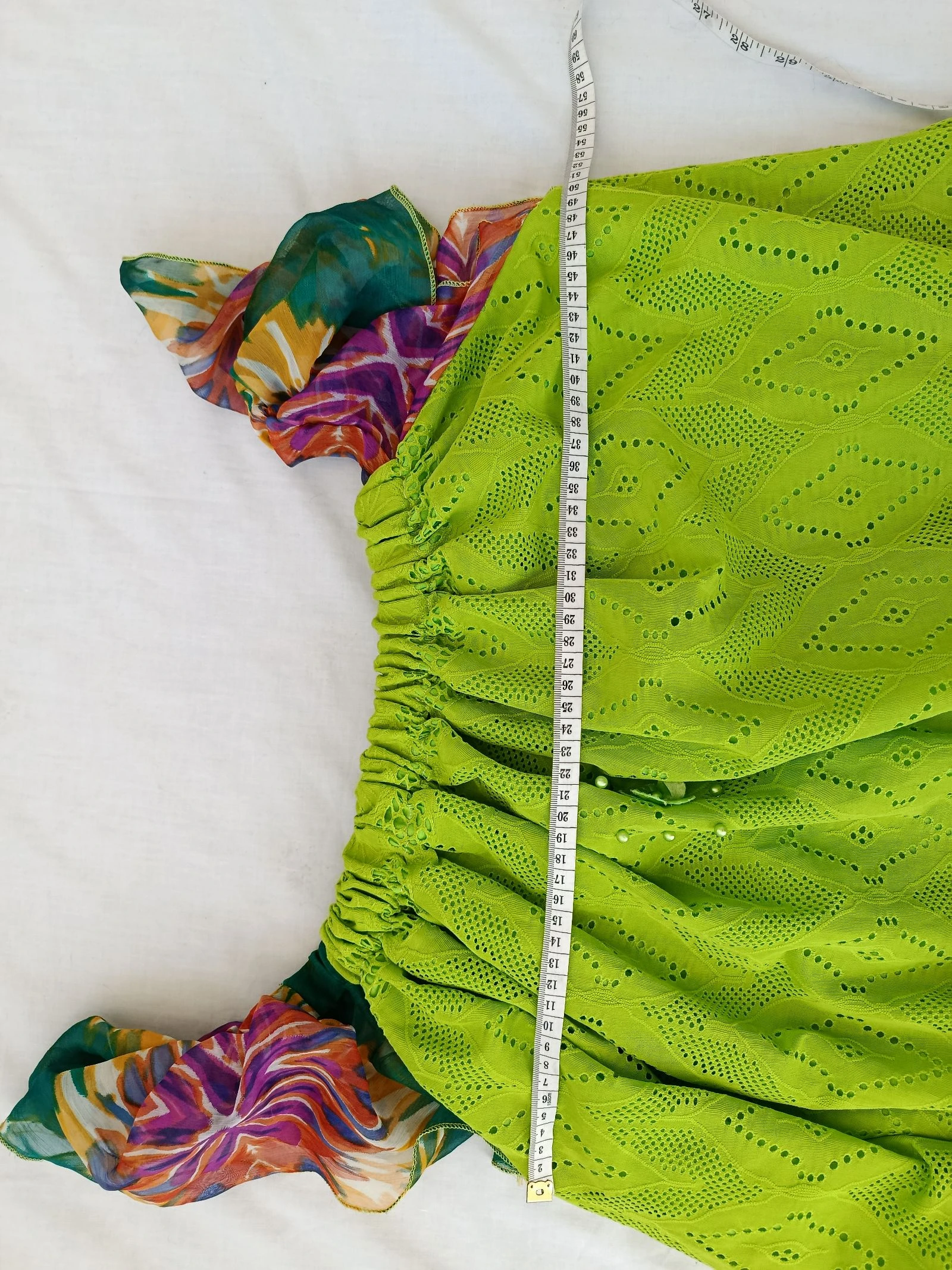 Vestido original verde holgado con hombros descubiertos y mangas multicolor talla 40/42 – photo 5
